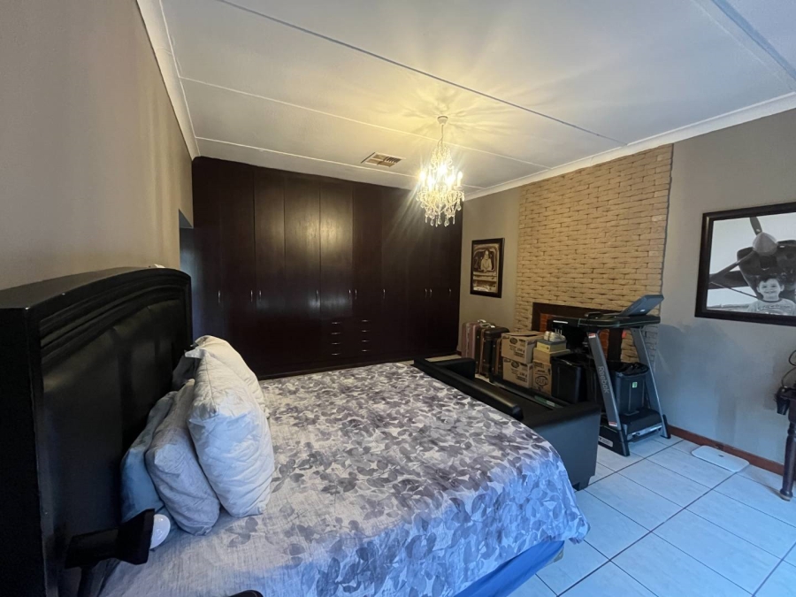 4 Bedroom Property for Sale in Olyfvenhoudtsdrift Northern Cape